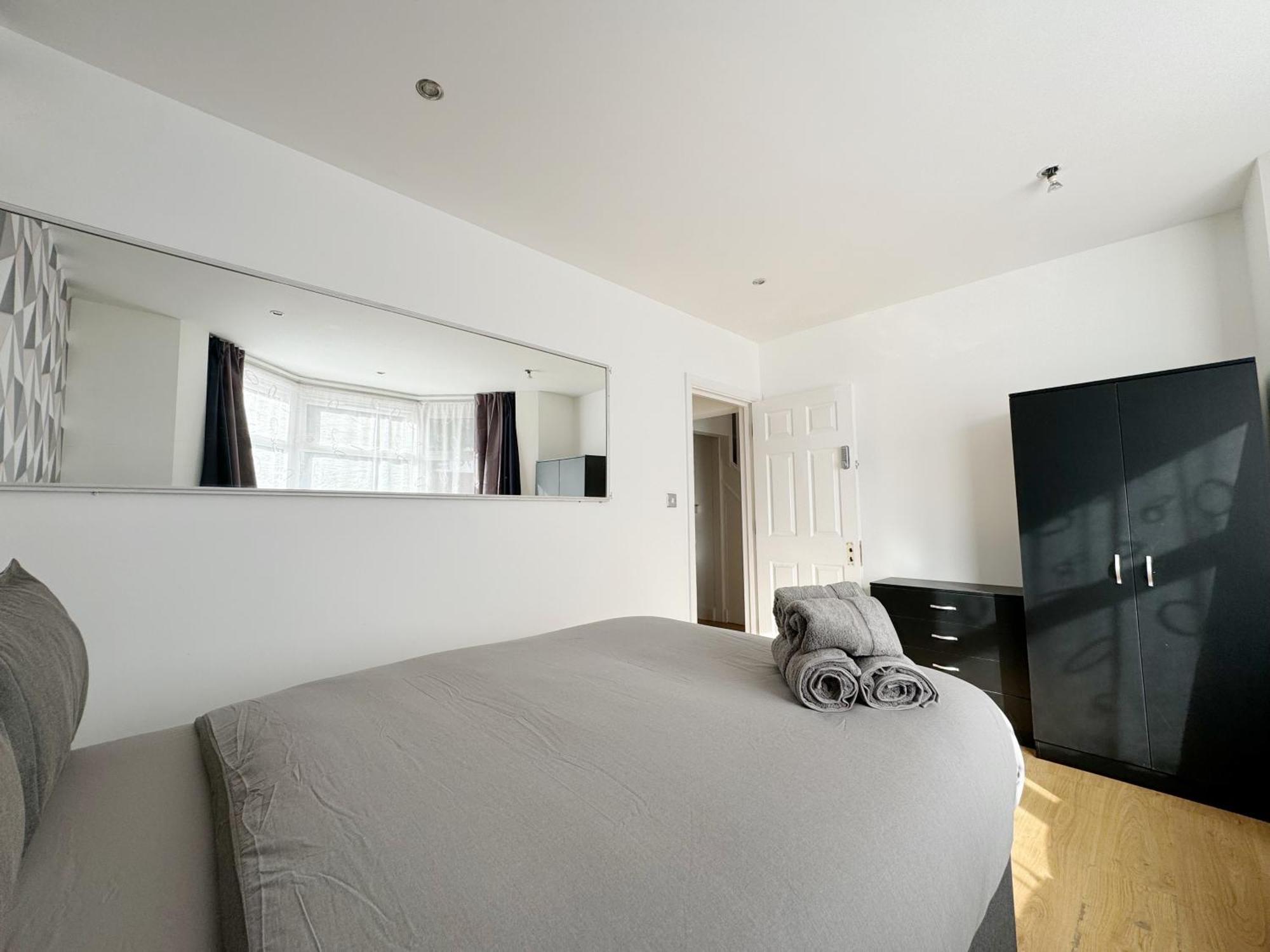 Gazde/Camere de închiriat Budget Double In Acton, Near & Heathrow Londra