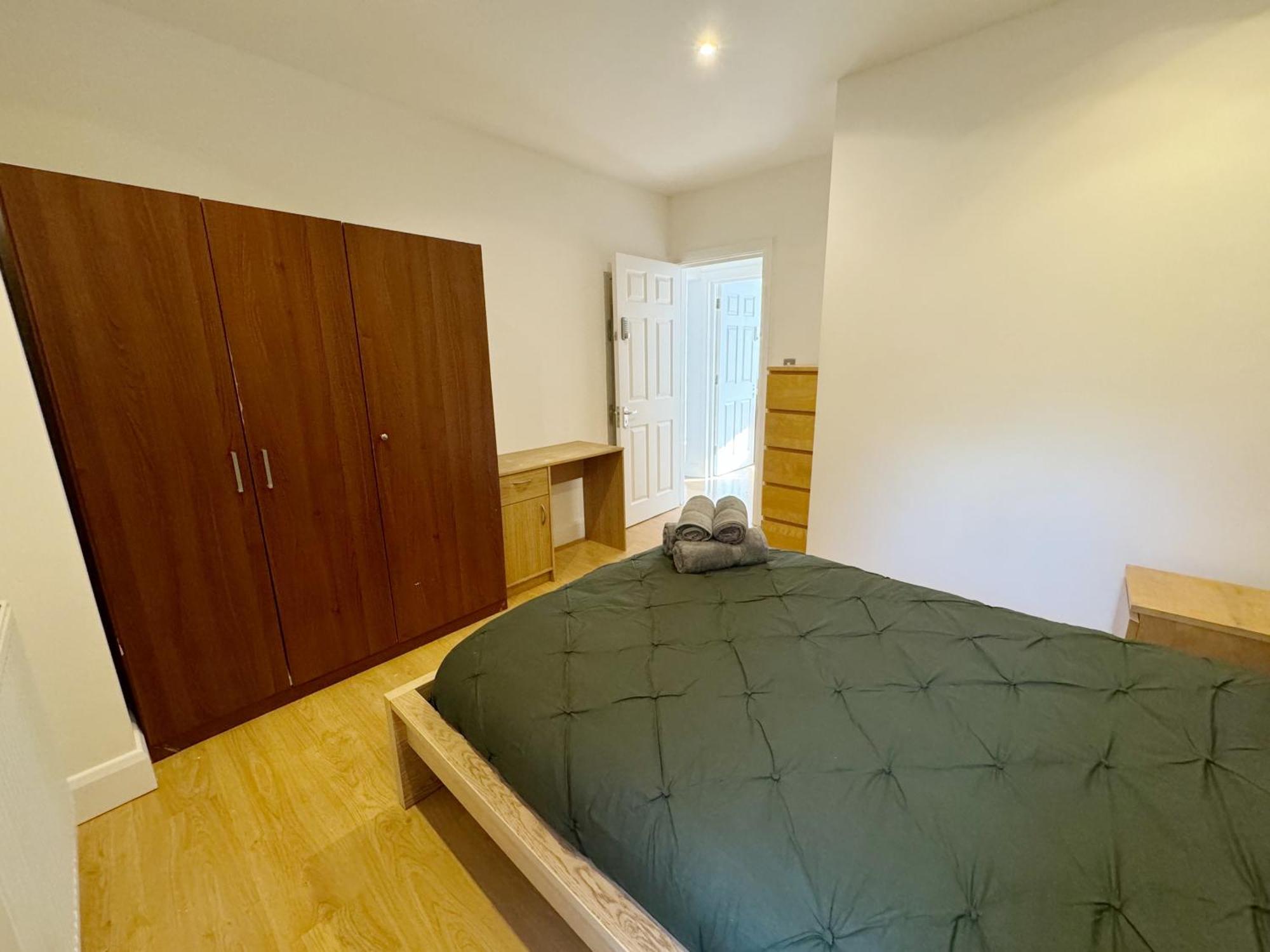 Gazde/Camere de închiriat Budget Double In Acton, Near & Heathrow *