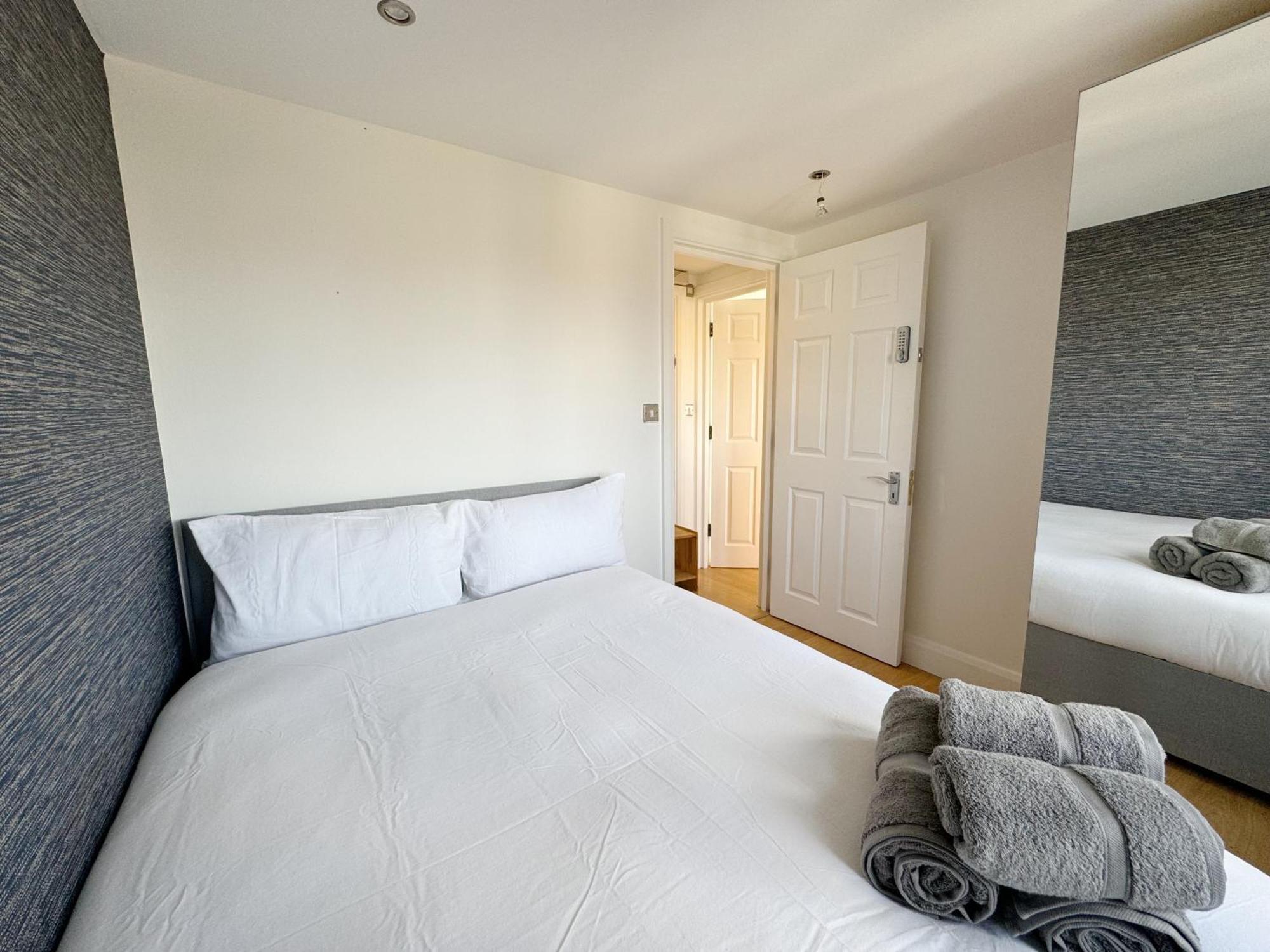Budget Double In Acton, Near & Heathrow Londra